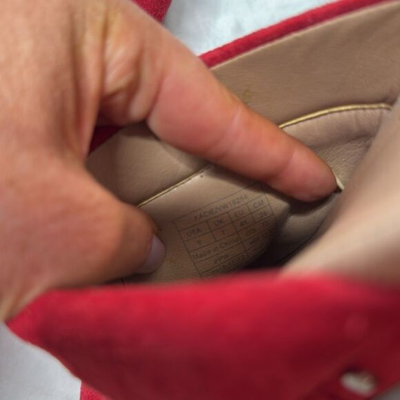 Vionic Kacie Red Suede Women's Clogs. Size 9. - Picture 9 of 9